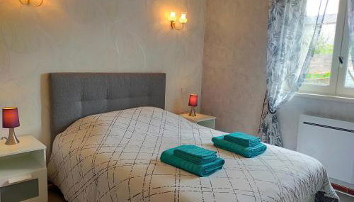 Chez Tata Malou - Maison avec jardin, cour fermée, proche toutes commodités - Foto 5, Garden view, towels, heating