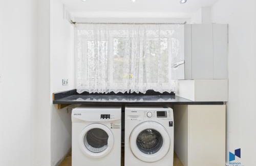 Modern 4BR House, Spacious, Garden, Free Parking - Foto 10