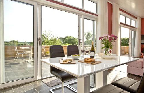 Cheddar Pink, Strawberryfield Park, Cheddar - Photo 12