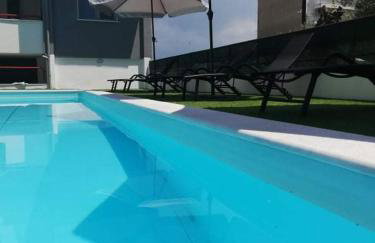 MGE Luxury house with pool - Photo 1