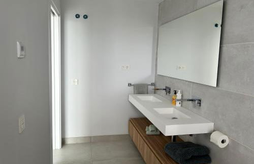 Spacious Beach House in Malaga-Cala de Mijas, amazing see view, 3 bedroom, garden & Common Pool - Photo 13