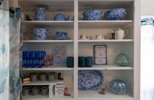 Spacious Broadway Home Downtown Western Modern Charm with parking - Photo 39