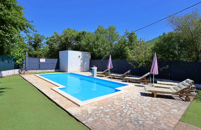 Spacious Prgomet Retreat With Private Pool, Fitness Centre, and Garden - Foto 47