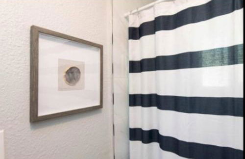 Charming 2BR Condo with Onsite Parking Included - Foto 31