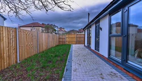 Cosy single storey bungalow with garden, parking - Foto 3, Garden, Garden view