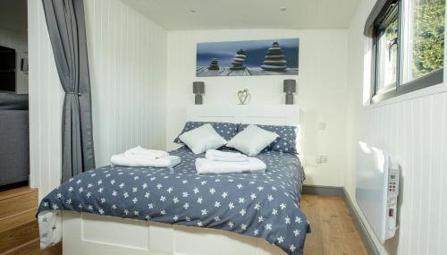 Yew Lodge - Shepherd's Hut Railway Carriage with "Hot Tub" - Sleeps 4 - Escape Completely! - Foto 5, towels