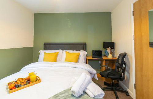 The Vogue Stay, 3 Bedrooms, 2 bathrooms, Ideal for JR & Oxford Hospitals, FREE CarPark, Conveniently located for Ring Road access, 2 miles from Oxford City Centre easy car & bus route - Foto 21