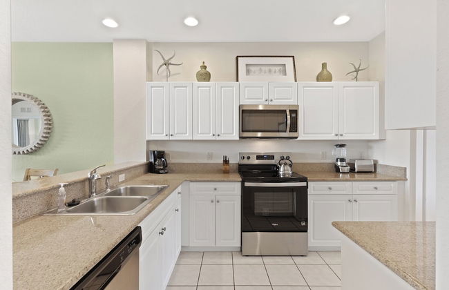 Genoa Vacation Rental: Stylish 2-BR Condo with Golf & Lake Views. Resort-Style Pool, Hot Tub, and Easy Access to Championship Golf. Minutes from Naples Beaches, 5th Avenue S, and Marco Island - Foto 7