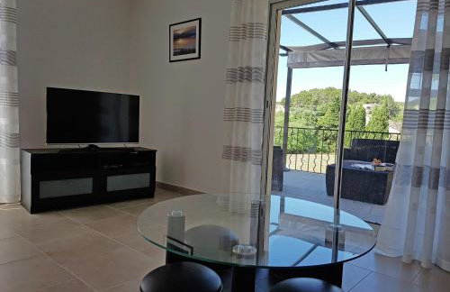 Peaceful Poolside Escape - Foto 11