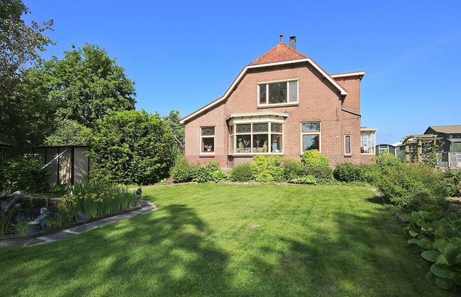 Characteristic Country House With Wellness - Foto 39