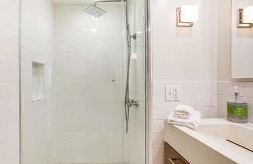 Elegant Gloucester Beach Getaway with Ocean Views! - Foto 16