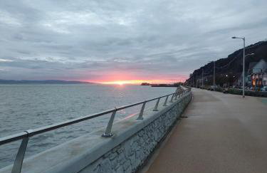 Fishermen's cottage with log burner, 2 bathrooms & sea views from garden terraces - Foto 77