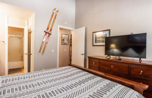 New Listing 2 bedroom and Loft 2 bath Summit E Bldg 16 condo sleeps 8 Steps to Eagle Lodge Chair 15 - Foto 29