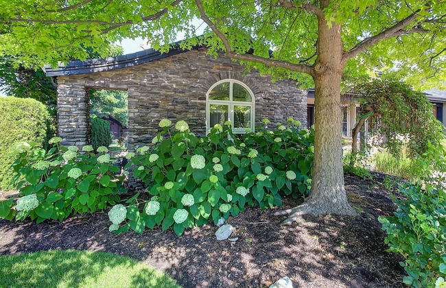 Private Luxury Oasis w Pool HT Parking - Photo 60