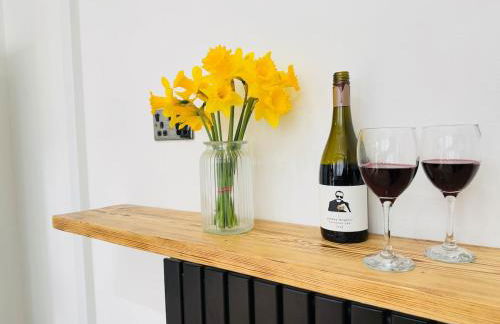 Comfy 4 Bed Home - Port Talbot - Perfect for Contractors & Families - Foto 3