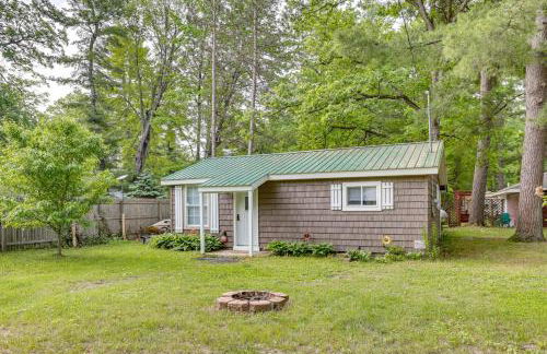 Updated Wellston Cabin, Walk to Lake Beach and Dock! - Foto 3