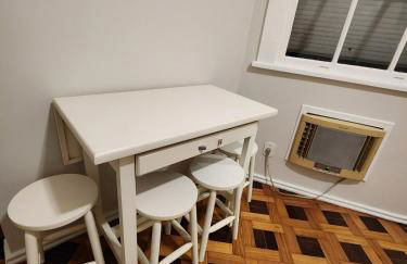 Complete studio one block from Flamengo beach - Foto 11