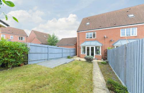 Stunning Garden House with Free WIFI and Parking - Foto 35