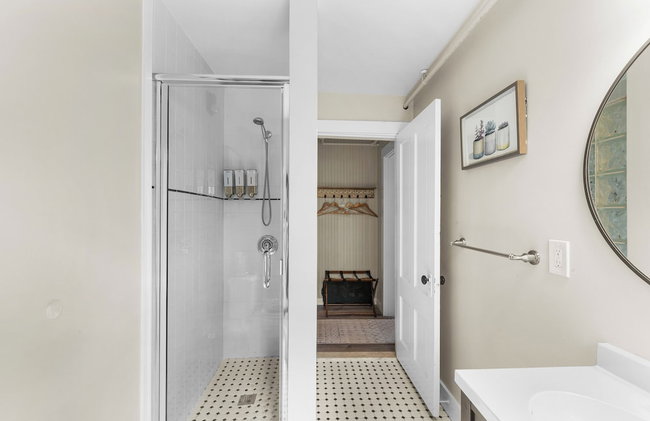 TuckAway Suites at East Branch - Foto 101