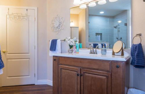 Second Story Suite with Balcony - Photo 31