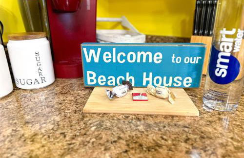 Stylish 2BR Condo Near Beach, Large Pool & Patio, Pet Friendly - Foto 15