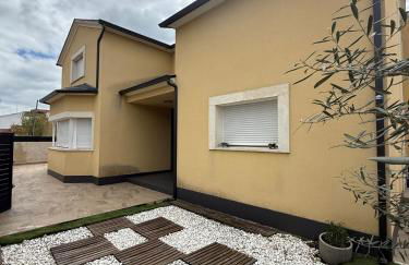 La casa amarilla - Photo 1