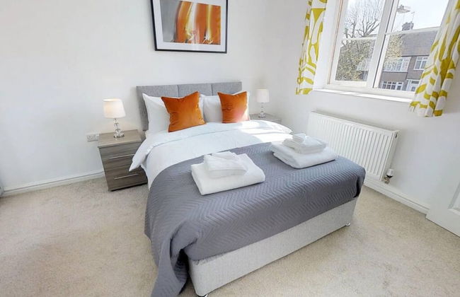 Stayzo - Cole Green Lane - Ideal for Your Next Staycation or Workcation Whole House With Wi-fi - Foto 1