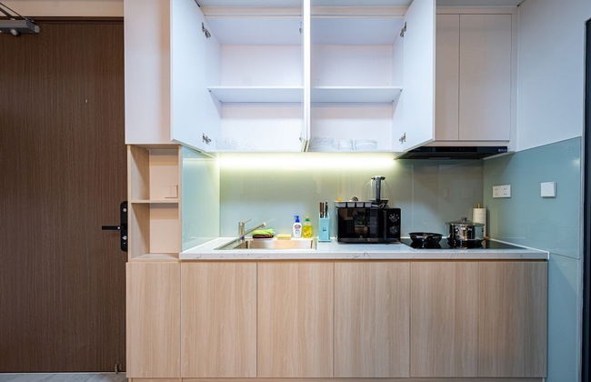 Happy Light Apartment in the Cardinal Court - Photo 17