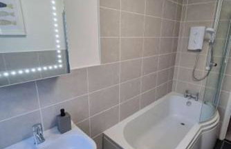 Spacious home with panoramic sea view, free parking EV & large garden - Photo 26