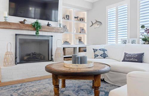 Stunning Beach Getaway - Steps to Ocean - Foto 11