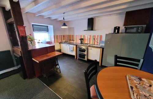 Charming pet friendly 2 bedroom cottage, close to Narberth & local beaches, friendly animals on our smallholding - Foto 2