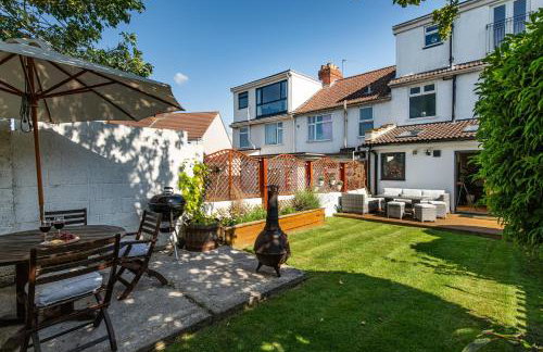 Charming Family Home with Stoves, Garden & Parking - Foto 17