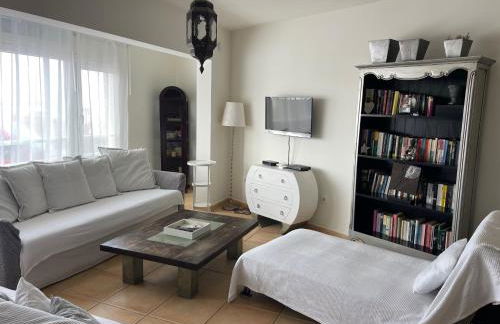 MY OCEAN HOME !!! Breathtaking location, Steps to the ocean, Spacious sea view, Fully Equipped and Well-Furnished with Private Entrance and High-Speed Fiber Optic Internet - Photo 38