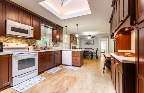 Southern Charm 2BR Greensboro Nest - Foto 11