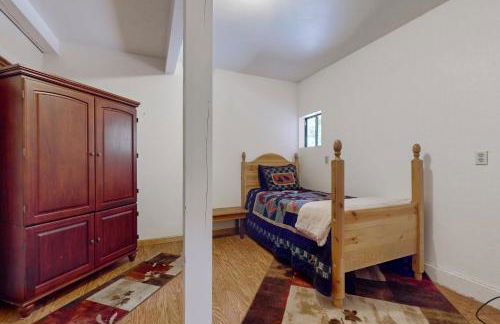 Sierra Nevada Hideaway Cabin with Deck, Mtn Views - Foto 17