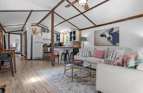 The Heartwood Hideaway-Charming Cabin Getaway-Trails, Creek, and Starry Nights - Foto 58