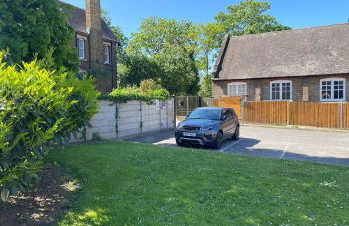 Modern Spacious 1 Bed Apartment with Free Parking in Trendy Inner London Suburb 15 mins walk to Victoria Line Underground then 20 mins to Oxford Street "West End of London" or 10 mins walk to Overground and 10 mins to London Liverpool St "City of London" - Foto 42