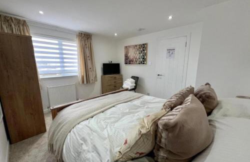 Dunmuir House 4 Bedroom 2 bathroom House & Garden in Denny - Photo 31