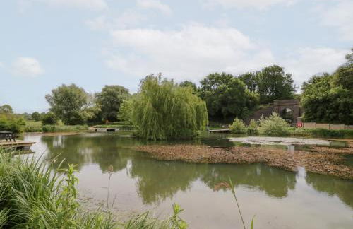 The Tunnel at Bridge Lake Farm and Fishery - Foto 40