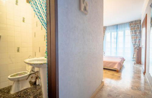 Big apart 140m2 5min walk to beach sea &Promenade 3 double rooms,big living room 42m2, 3 showers,9 beds, free parking - Photo 12