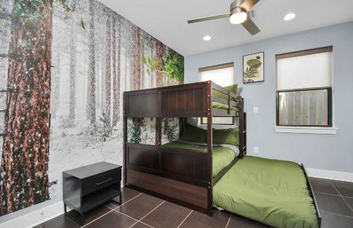 Skyline Views - Sleeps 10 Home Near Downtown - Photo 9