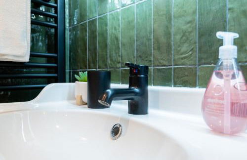 The Pinkish House - 4 bed home in the town centre - Foto 9