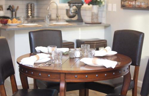 Cozy Bungalow Hot Tub & Fire Pit, Walk Downtown - Foto 18