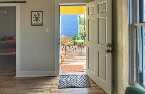 The Eastsider near Frost Bank Center Alamodome Convention Center and more - Foto 12