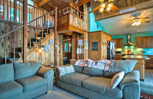 Lakefront Montague Cottage with Deck and Beach! - Foto 4