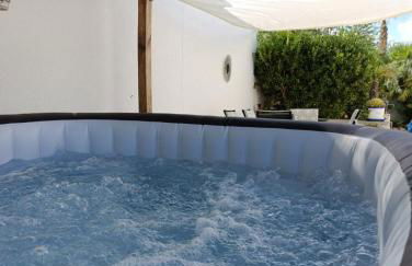 Villa with Private Pool & Hot tub - Foto 7