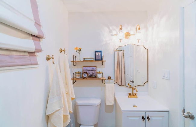 Emerald Escape - UNR & Pet Friendly - Photo 7