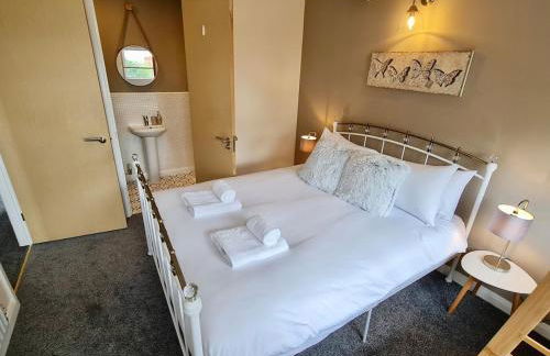 Cute 3 Bedroom House Near Etihad Stadium and CoOp arena with parking - Foto 13