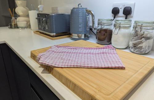 Large 4 Bed Hse, Sleeps 7, 3 BTH, Drive PRKG-4 Cars, M4-A329, Shinfield Studios, 10mins, Reading, Ascot & Legoland 20mins, Film Crew, Contractor & Family Friendly - Foto 24