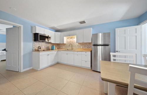 Jensen Beach pool home w/ Guest Suite - Photo 8